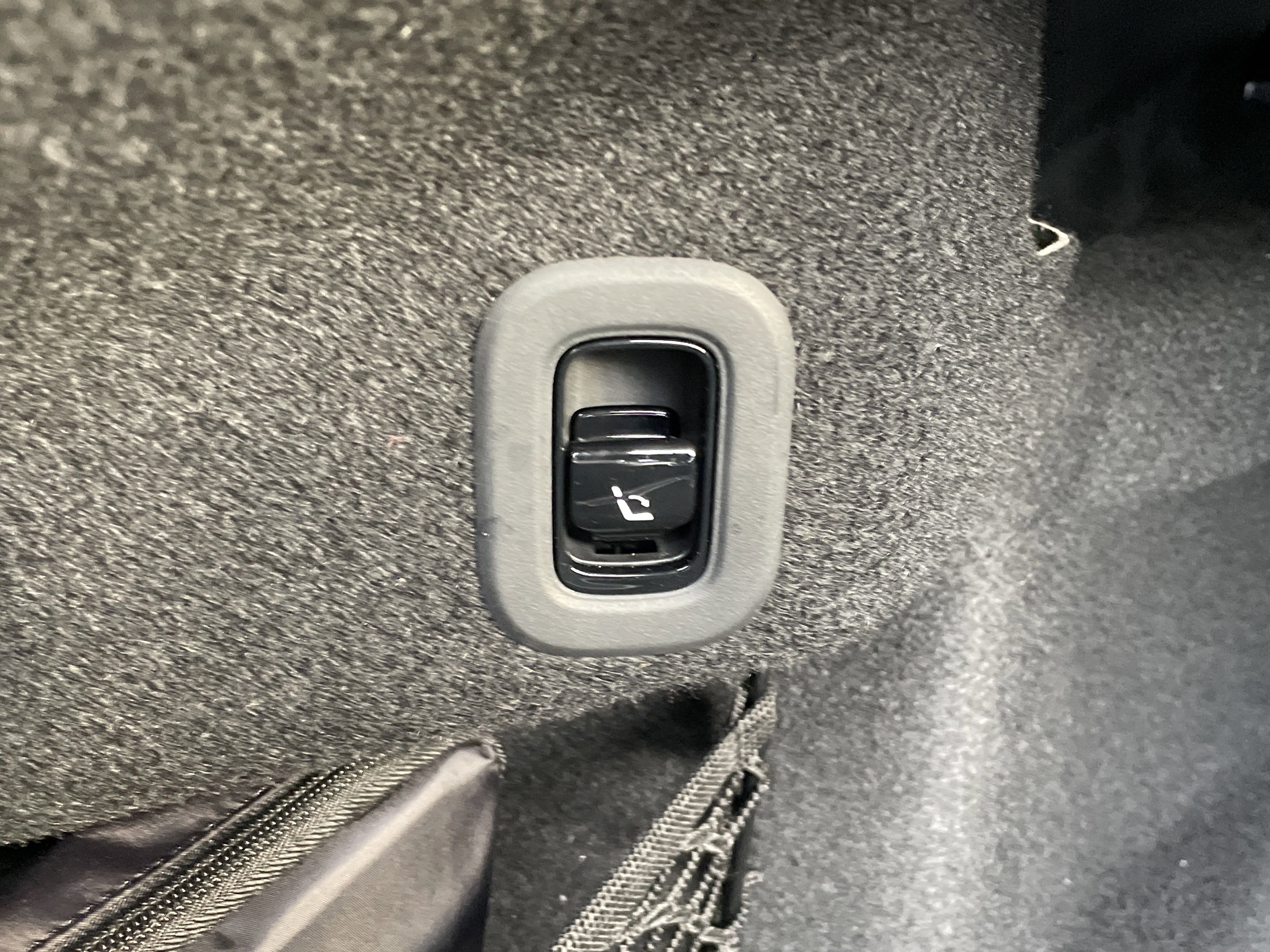 Certified 2024 Mercedes-Benz CLE 300 4MATIC Cabriolet image 18