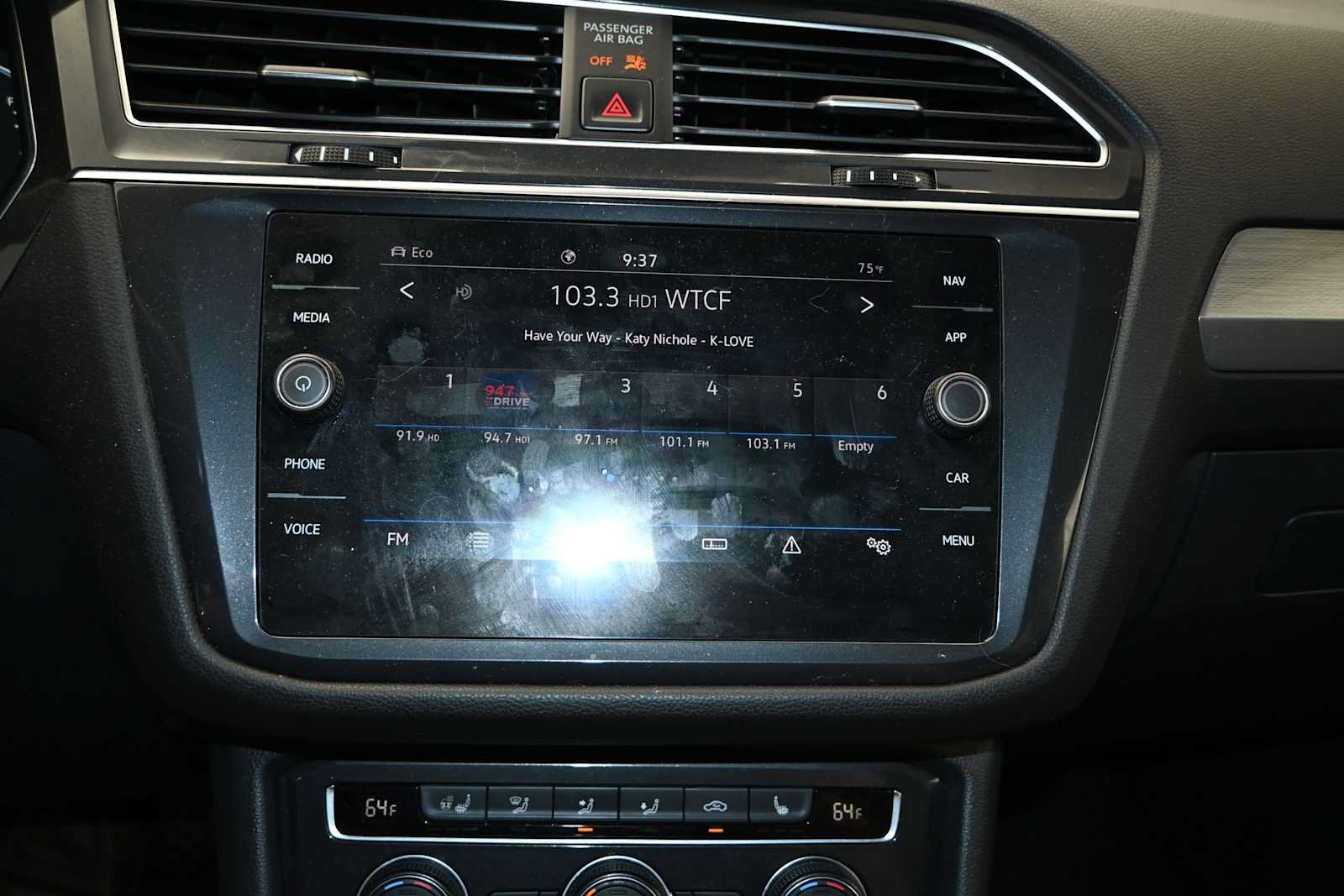 Used 2021 Volkswagen Tiguan SEL AWD/4WD image 14
