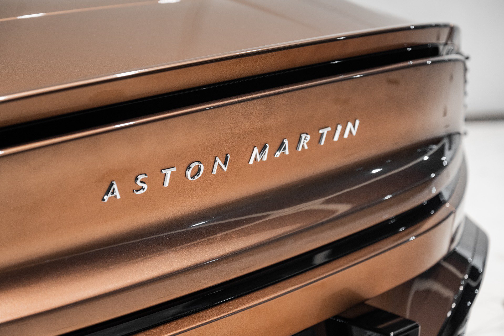 New 2026 Aston Martin Vanquish Convertible RWD image 8