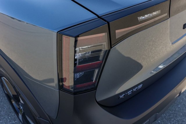 New 2025 Nissan Kicks SR image 7