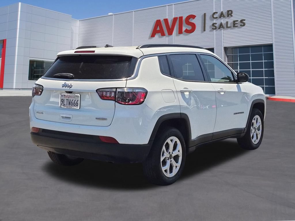 Used 2025 Jeep Compass Latitude w/ Sun & Sound Group AWD/4WD image 6