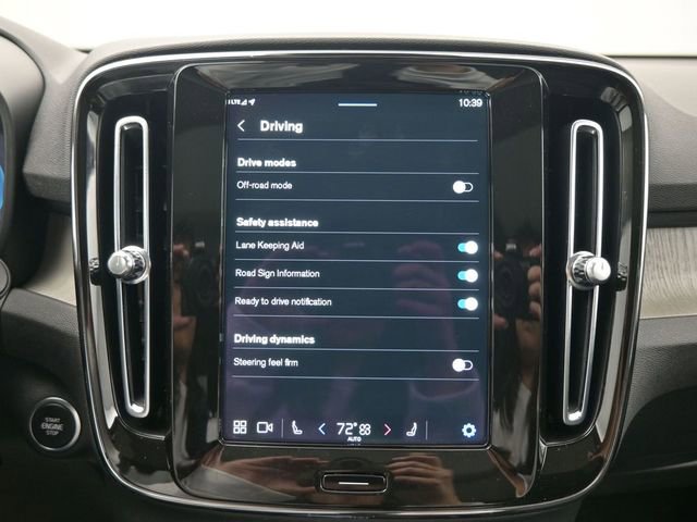 Used 2024 Volvo XC40 B5 Plus image 16