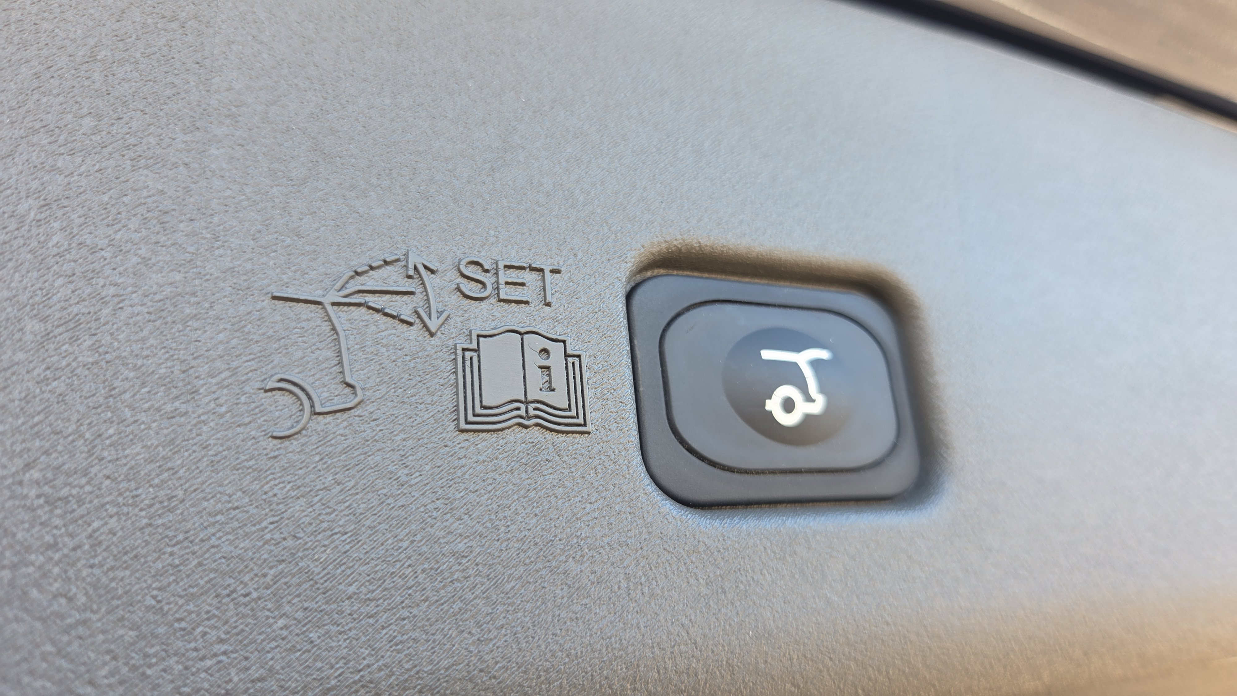 Used 2024 Lincoln Nautilus Premier w/ Equipment Group 102A image 10