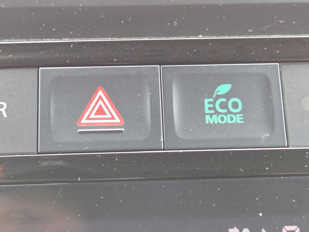 Used 2018 Mitsubishi Outlander 4WD Plug-In Hybrid image 9