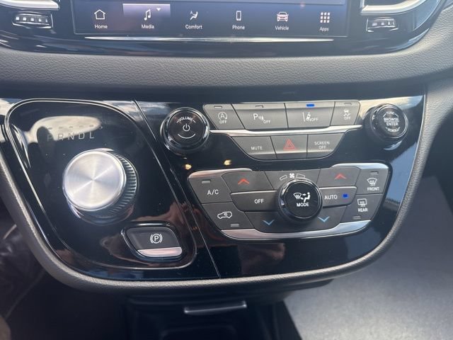 Used 2026 Chrysler Pacifica Select FWD image 13