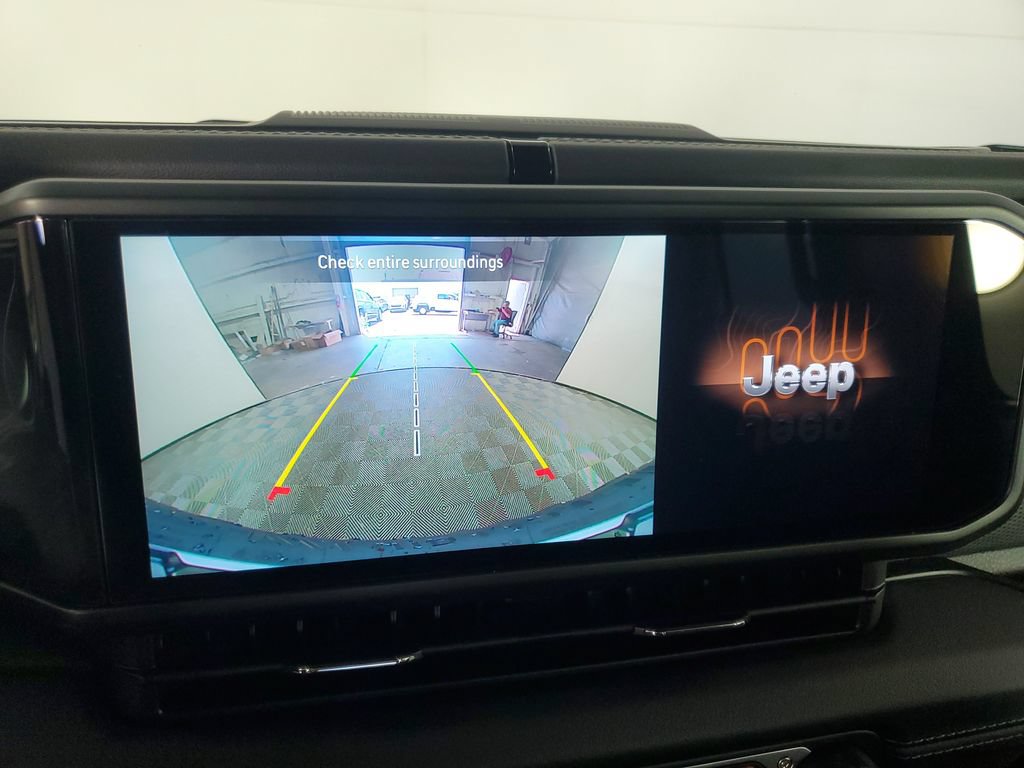 Used 2025 Jeep Wrangler Unlimited Rubicon AWD/4WD image 23