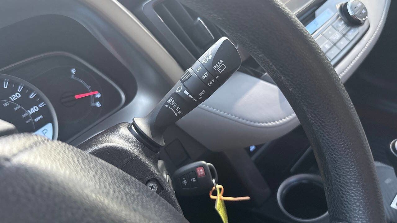 Used 2014 Toyota RAV4 XLE AWD/4WD image 23