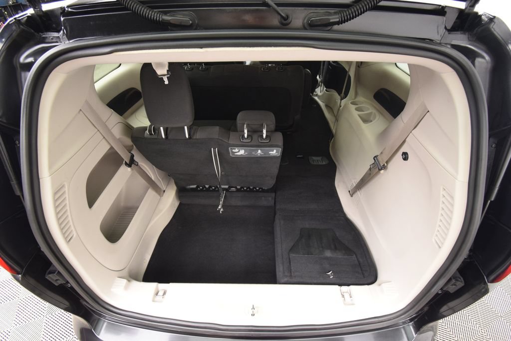Used 2019 Chrysler Pacifica L FWD image 26