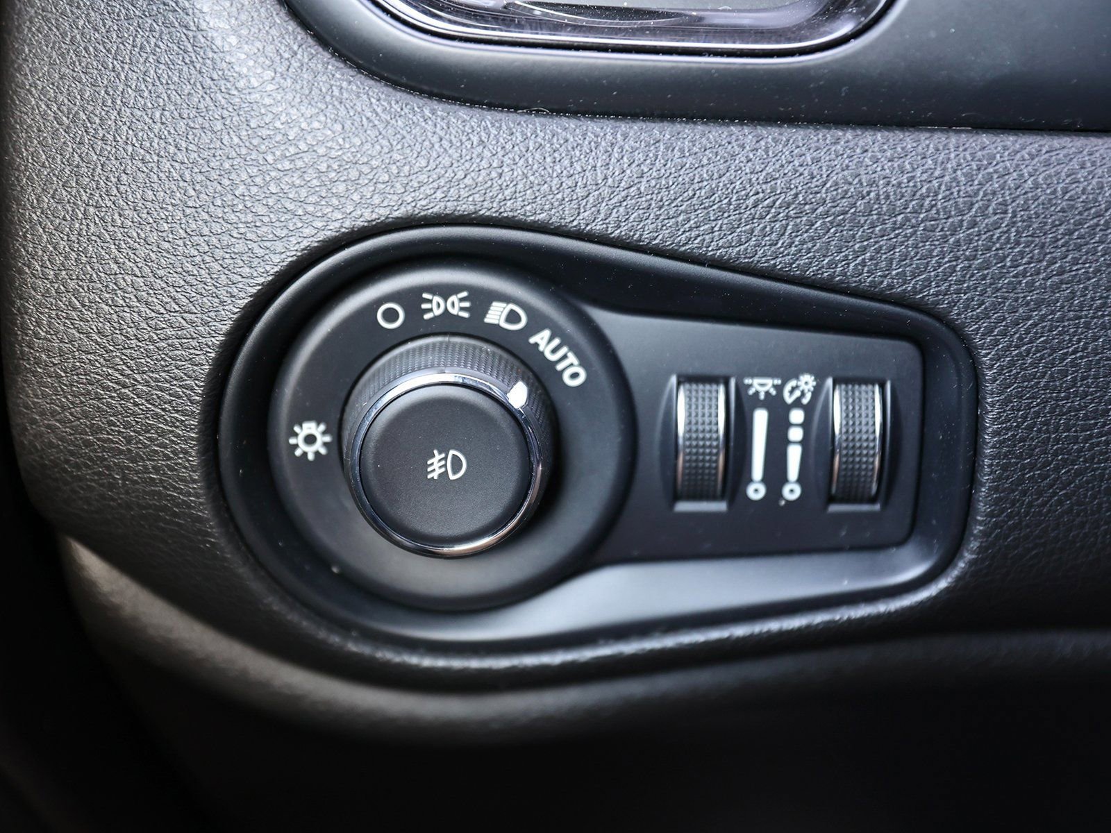 Used 2022 Jeep Renegade Altitude image 32