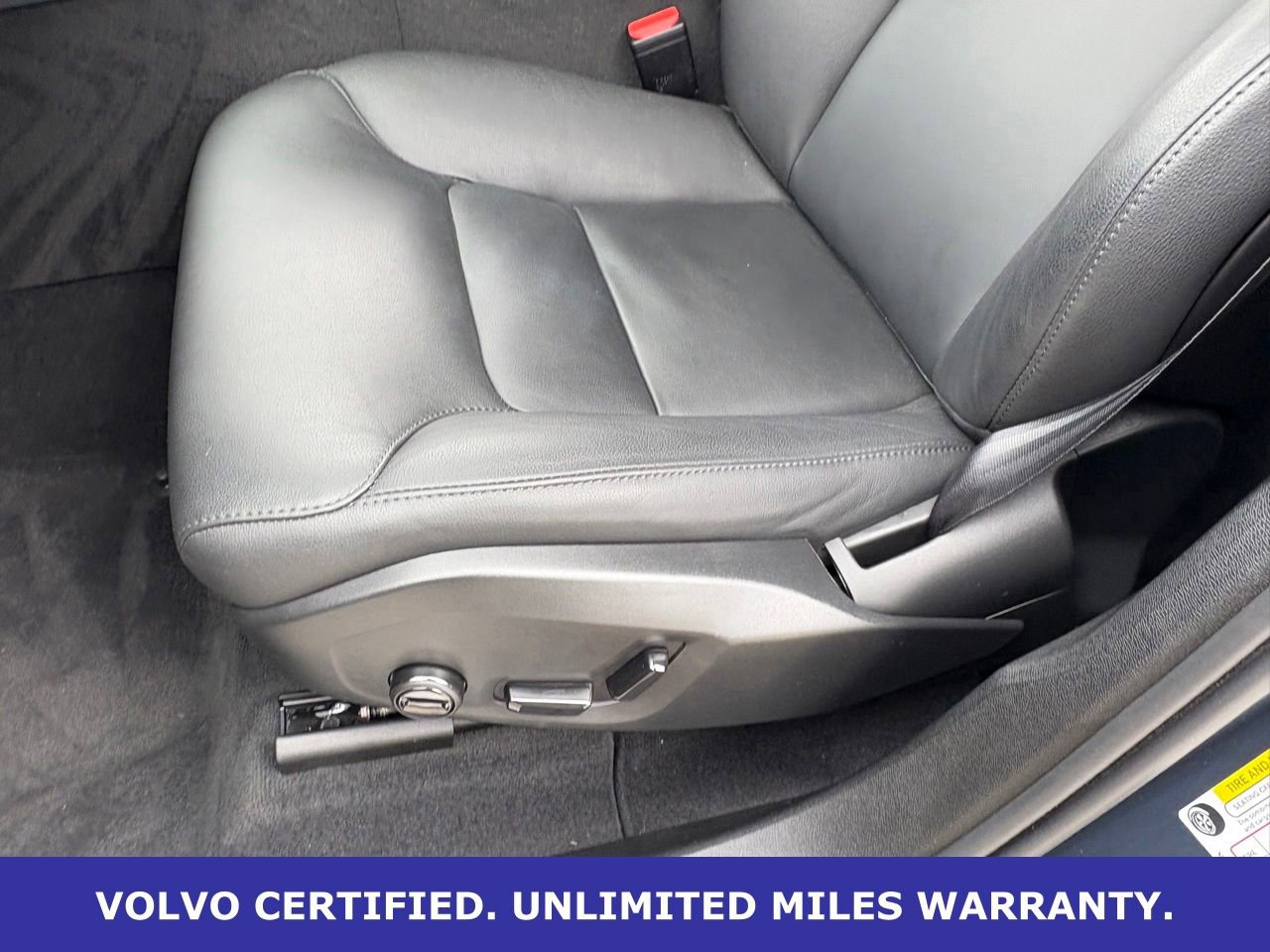 Certified 2025 Volvo XC60 B5 Core AWD/4WD image 30
