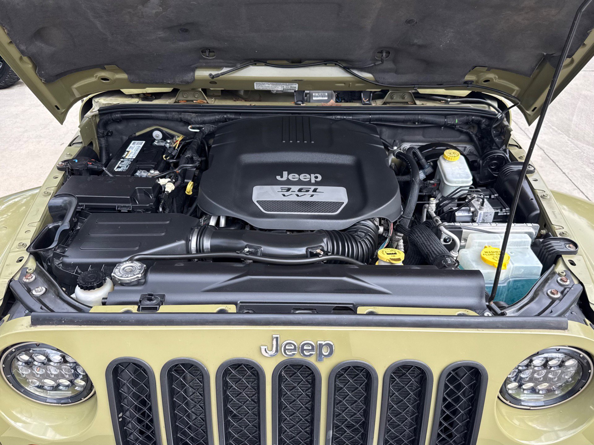 Used 2013 Jeep Wrangler Unlimited Sahara w/ Connectivity Group image 3