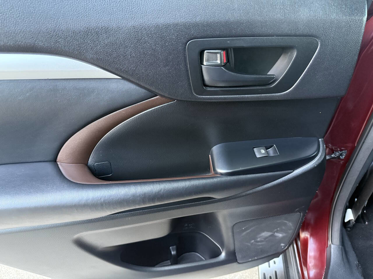 Used 2015 Toyota Highlander Plus FWD image 33