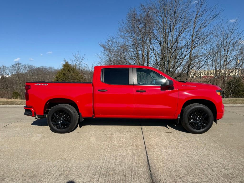 Used 2023 Chevrolet Silverado 1500 Custom image 2