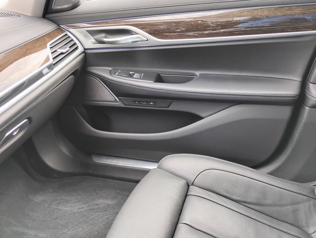 Used 2020 BMW 740i xDrive AWD/4WD image 14