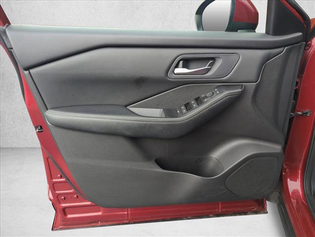 Used 2024 Nissan Rogue SV image 15