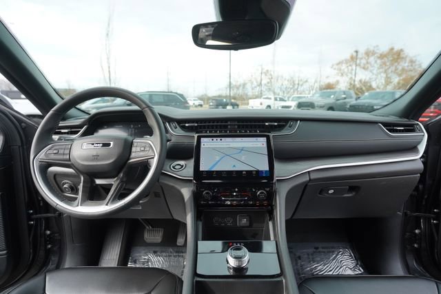 Used 2024 Jeep Grand Cherokee Limited image 25