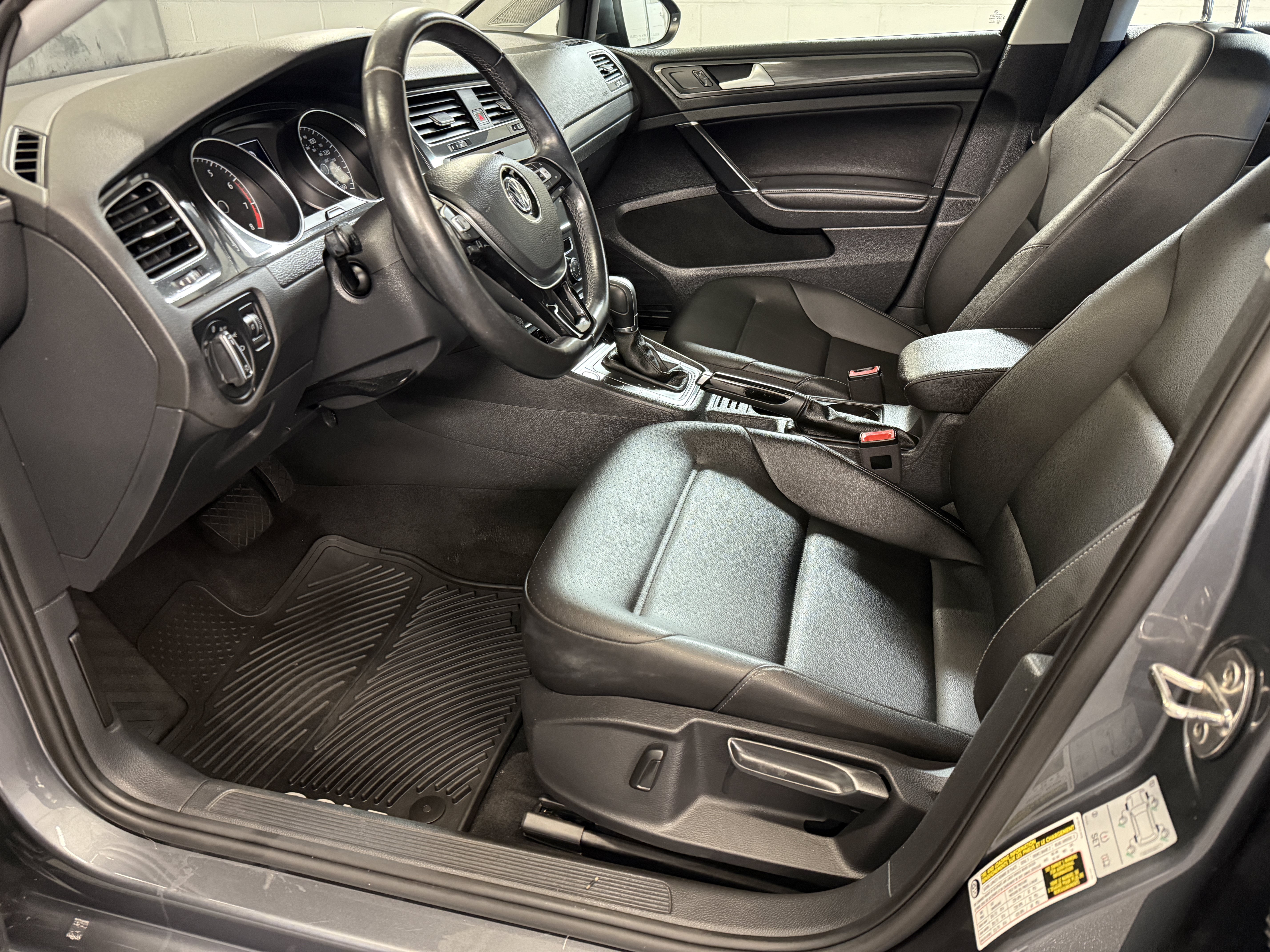 Used 2018 Volkswagen Golf SE FWD image 14