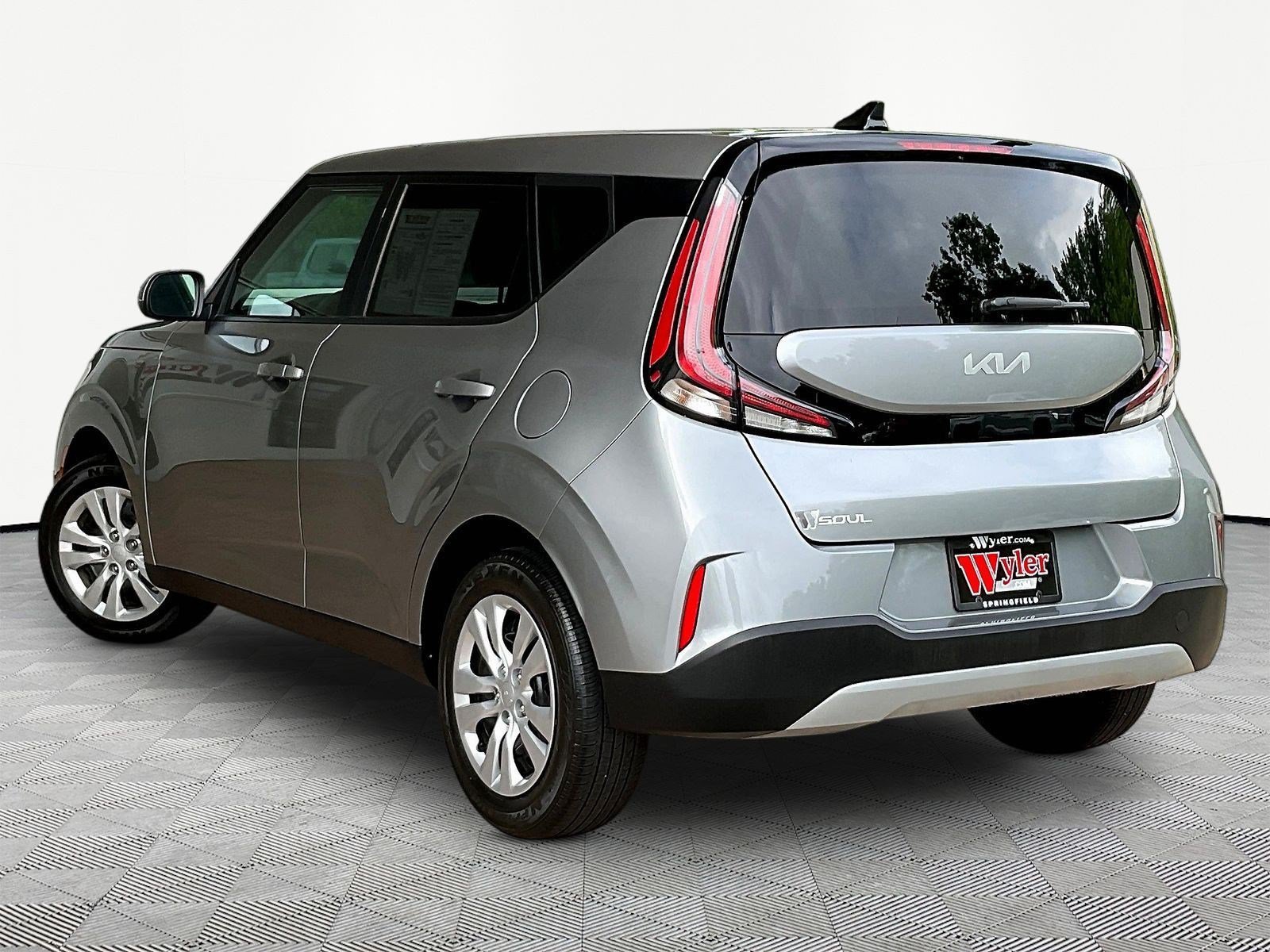 Used 2023 Kia Soul LX FWD image 4