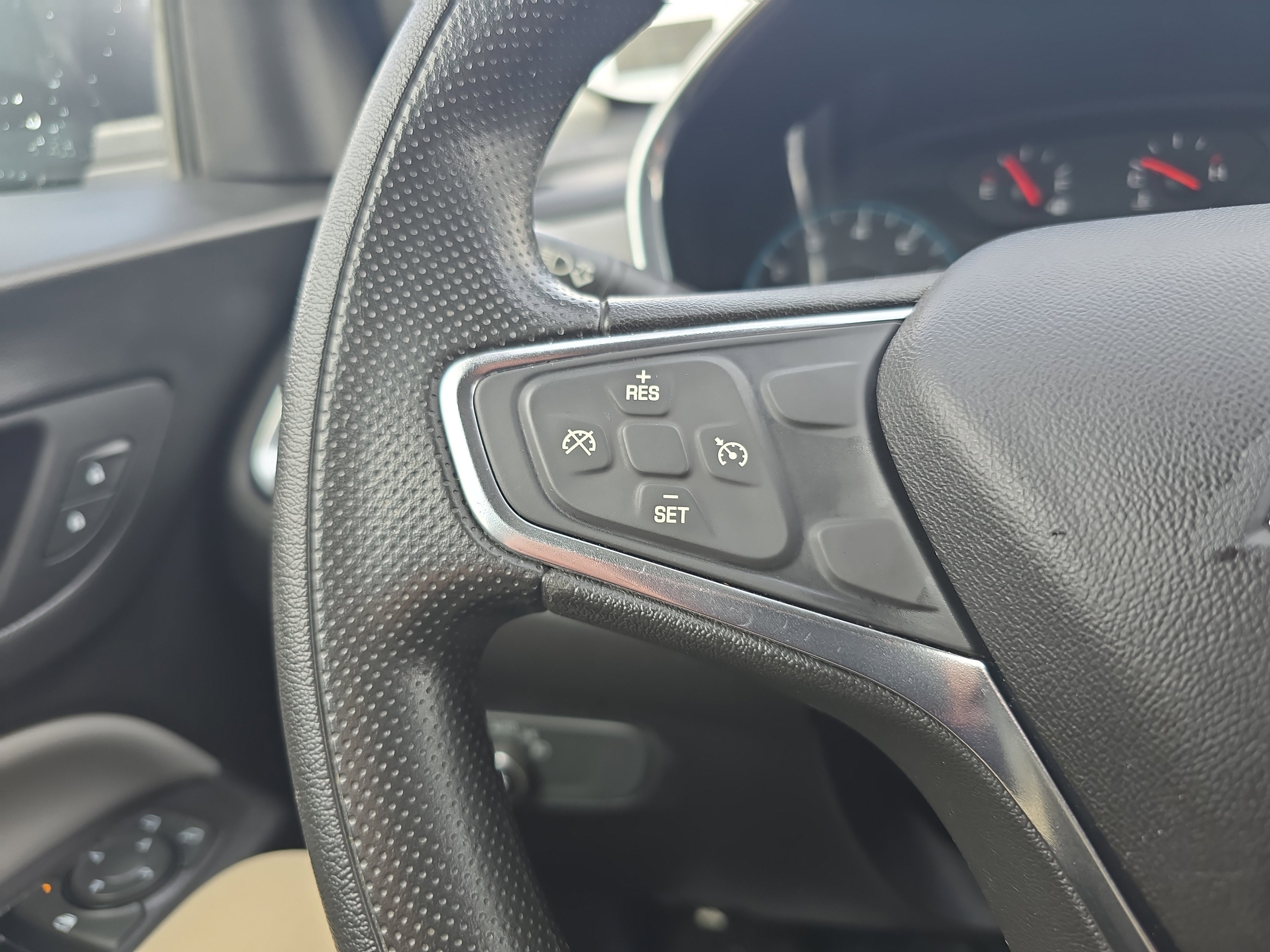 Used 2019 Chevrolet Equinox LS w/ LS Convenience Package image 21