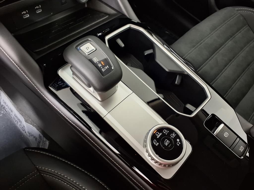 Used 2025 Mitsubishi Outlander SE image 19