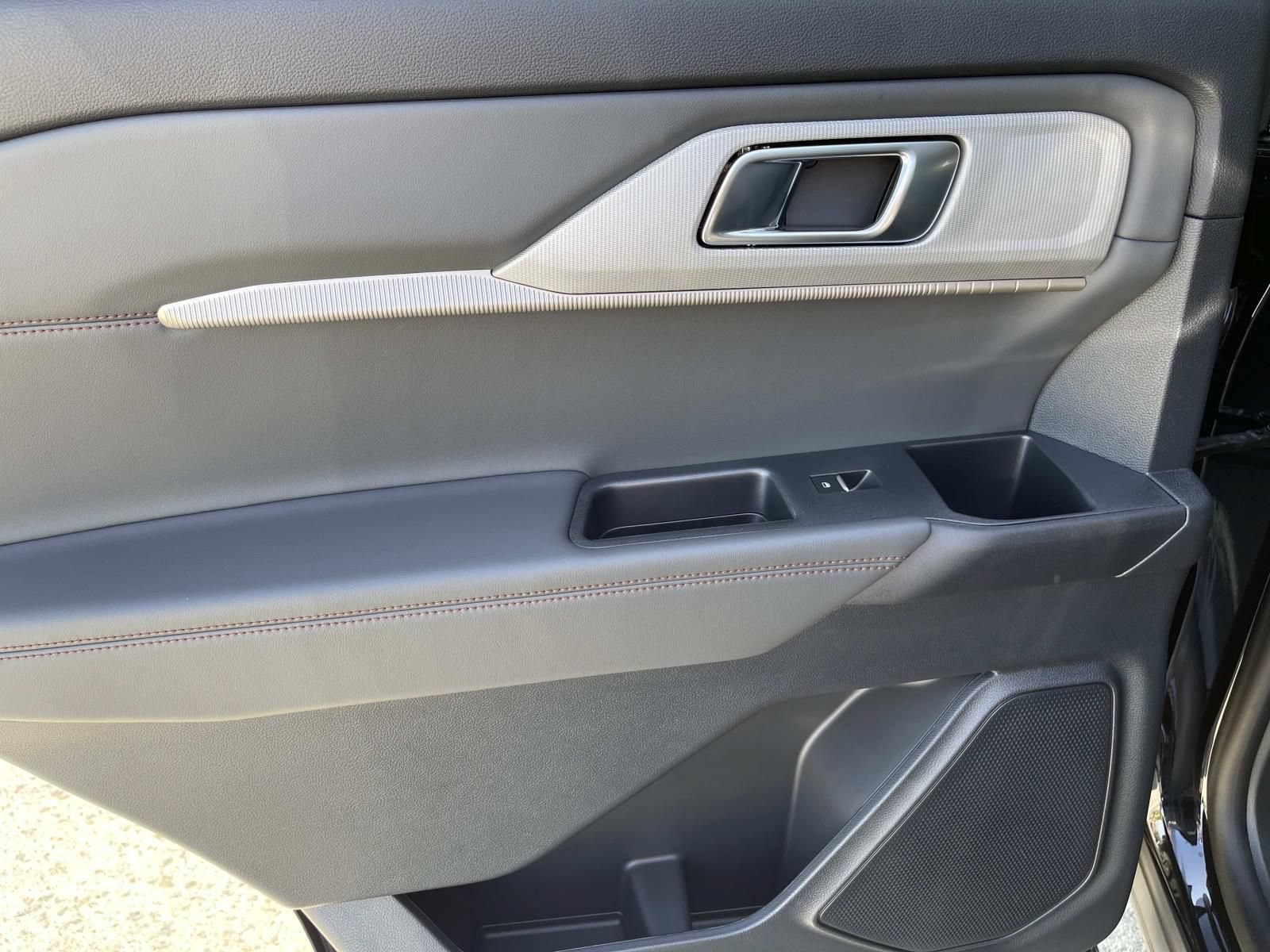 New 2026 Ford Explorer Active RWD image 13