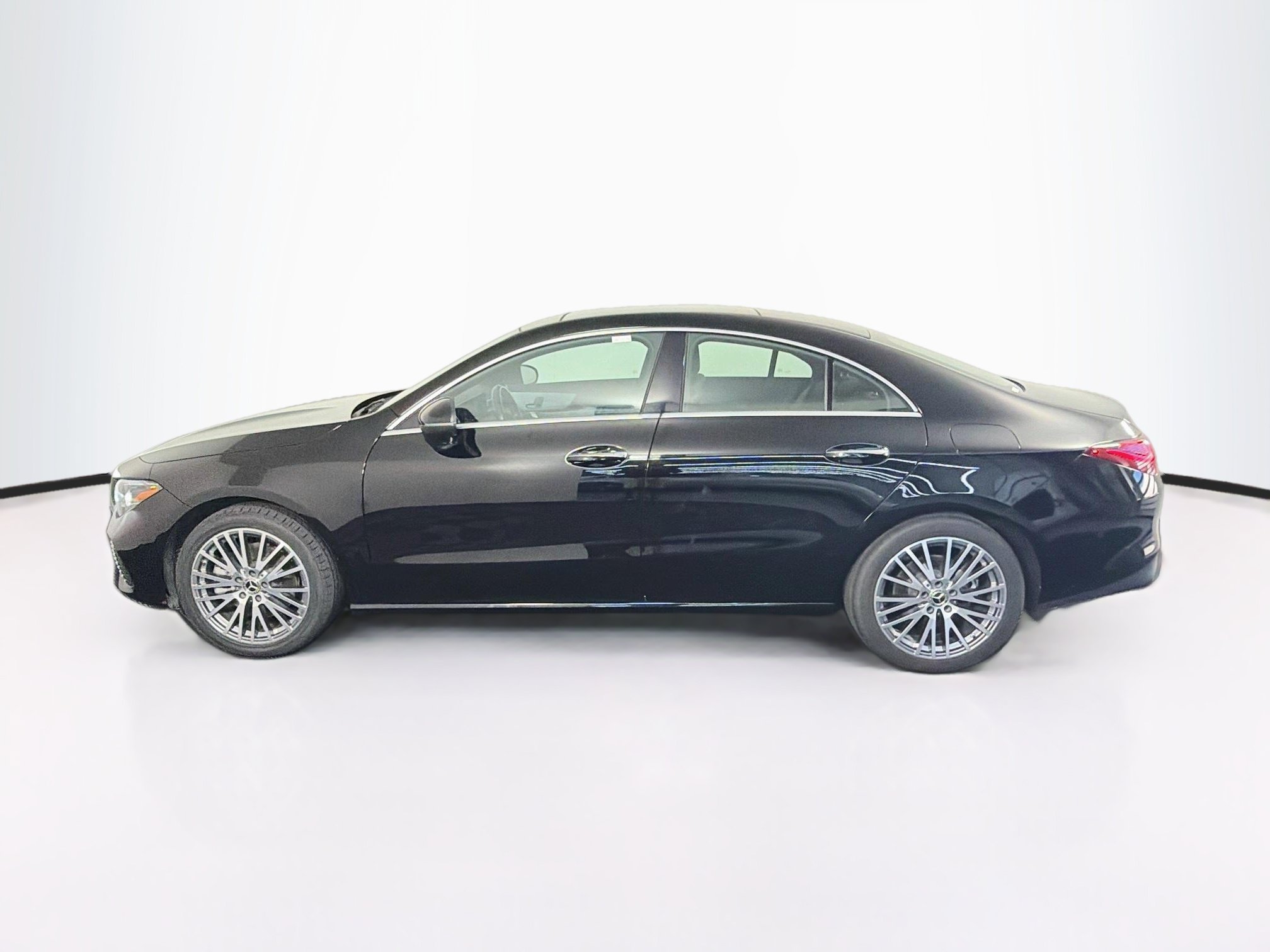 Used 2025 Mercedes-Benz CLA 250 image 4
