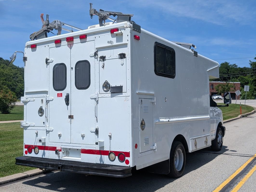 Used 2009 Chevrolet Express 3500 image 5