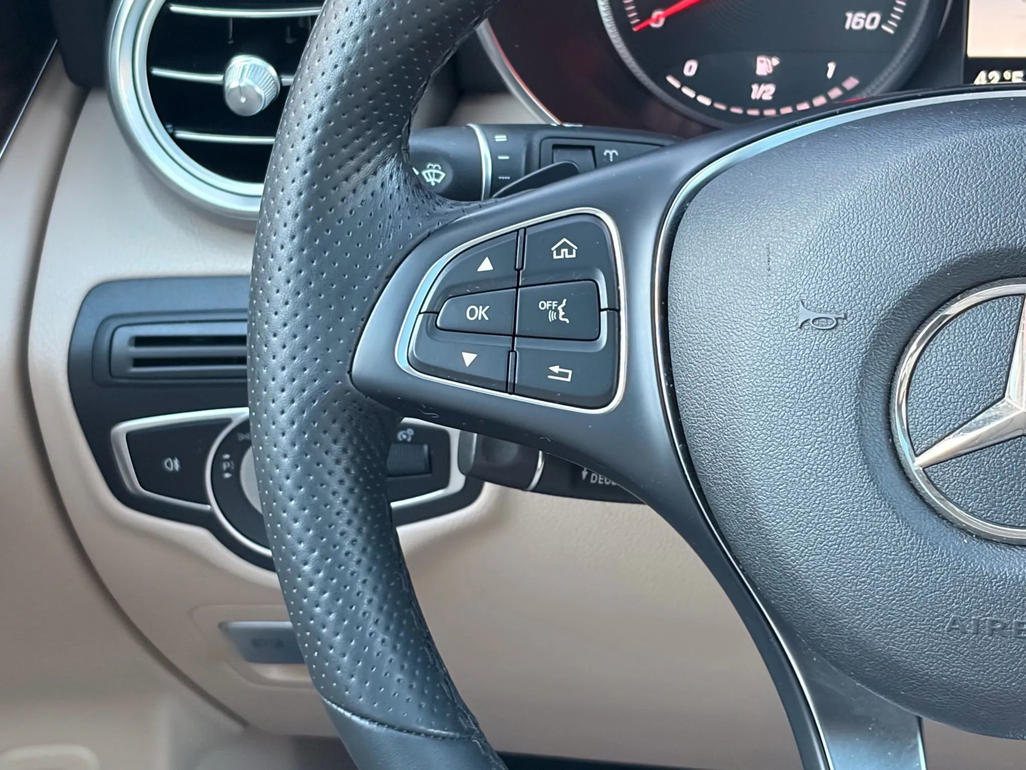 Used 2019 Mercedes-Benz GLC 300 4MATIC image 29