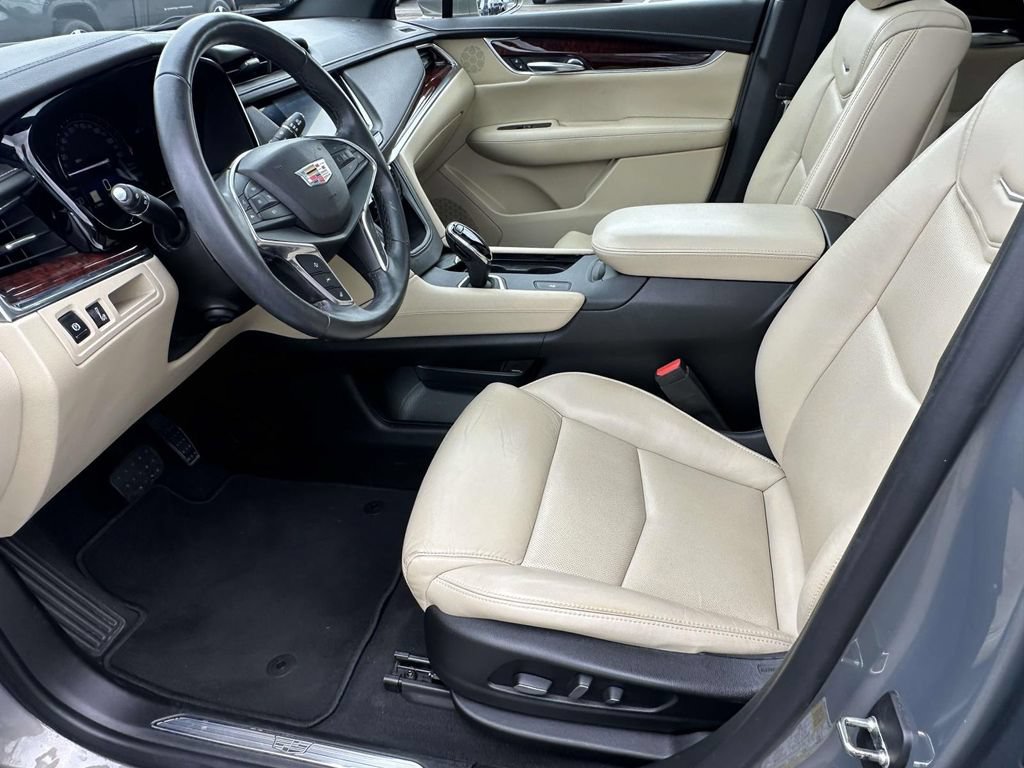 Used 2018 Cadillac XT5 Luxury w/ Driver Awareness Package FWD image 19