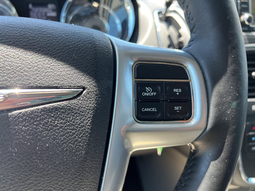 Used 2013 Chrysler Town & Country Touring-L w/ Driver Convenience Group FWD image 21
