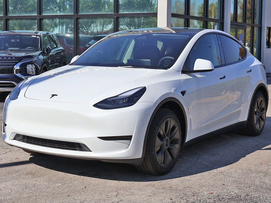 Used 2025 Tesla Model Y Long Range image 8