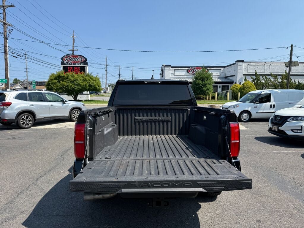 Used 2025 Toyota Tacoma SR5 AWD/4WD image 28
