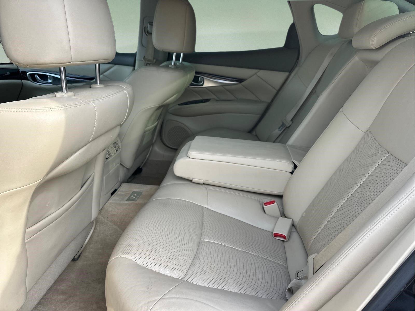 Used 2011 INFINITI M37 w/ Premium Pkg RWD image 13