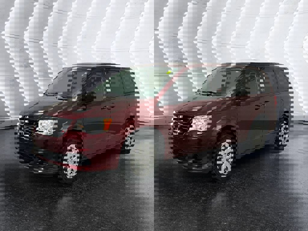 Used 2018 Dodge Grand Caravan SE w/ UConnect Hands-Free Group image 3