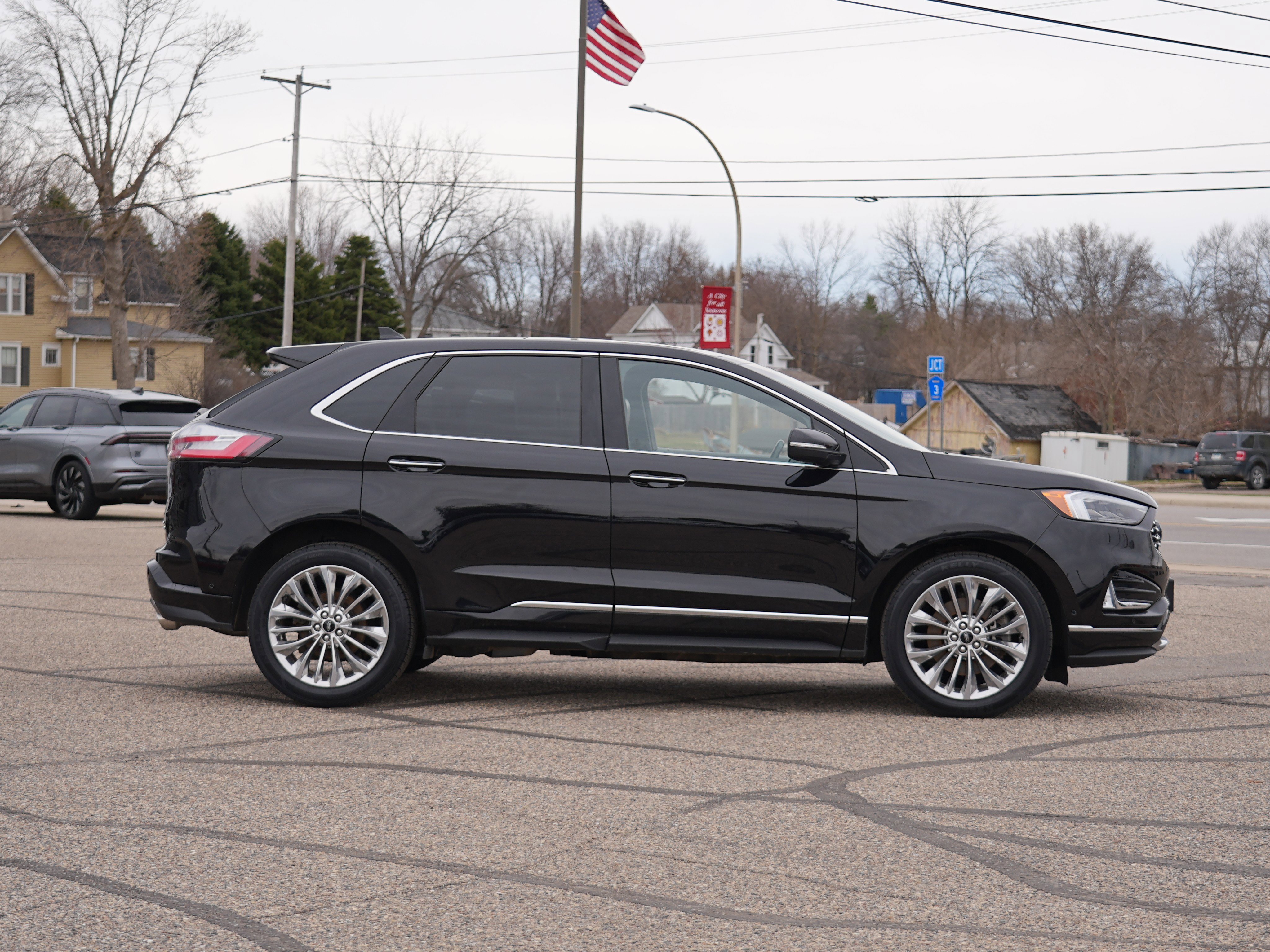 Used 2020 Ford Edge Titanium w/ Equipment Group 301A image 2