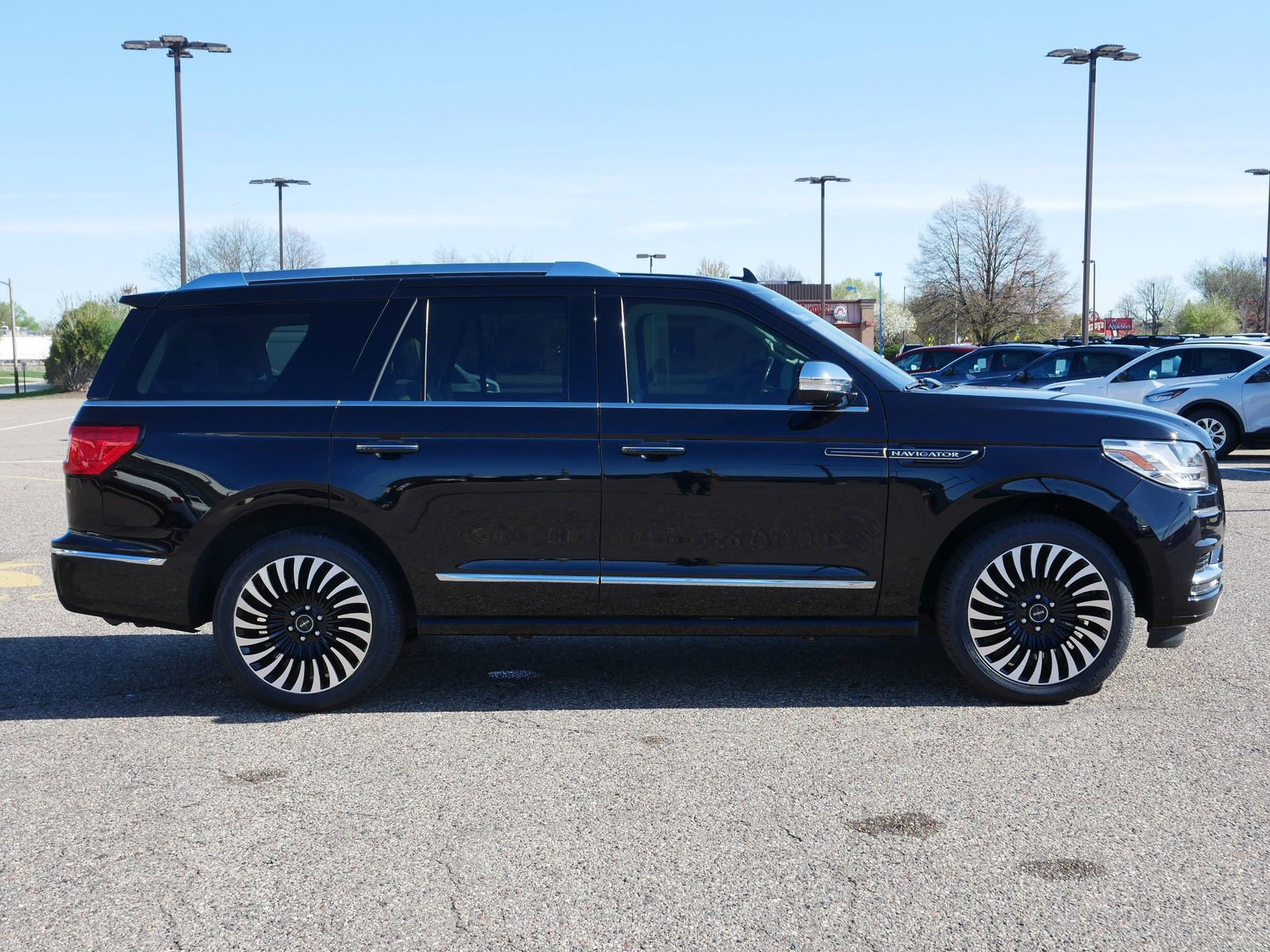 Used 2020 Lincoln Navigator Black Label w/ Cargo Convenience Package AWD/4WD image 9