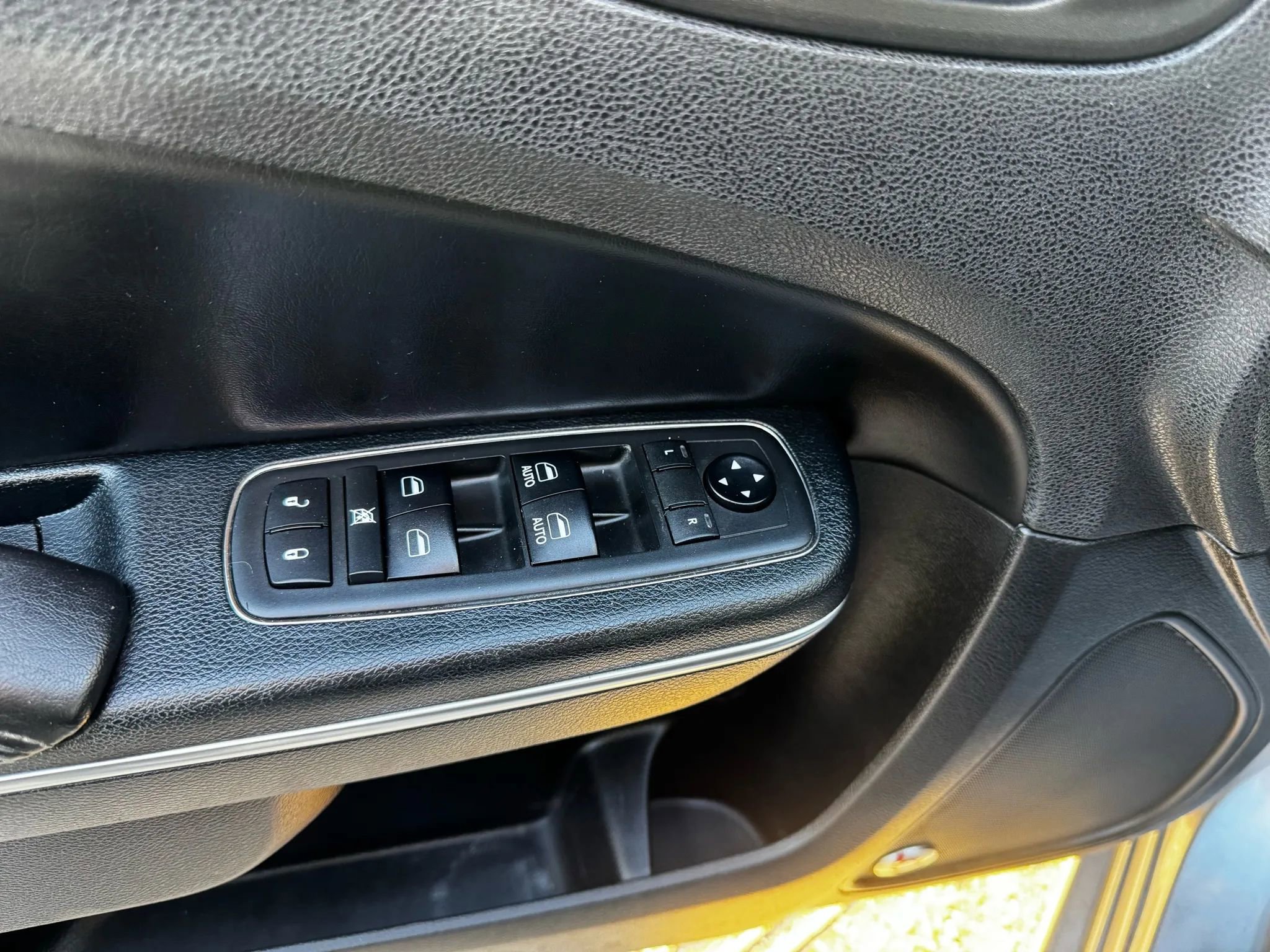 Used 2018 Chrysler 300 S w/ 300S Premium Group image 15