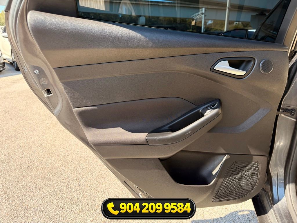 Used 2017 Ford Focus Titanium image 26