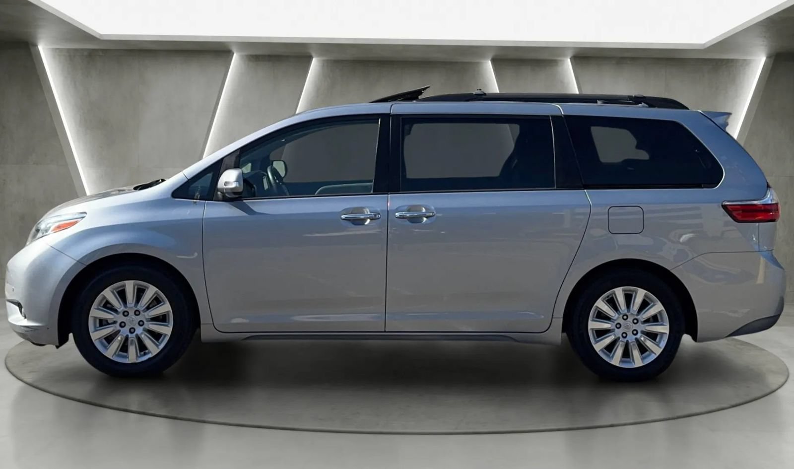 Used 2015 Toyota Sienna Limited Premium FWD image 7