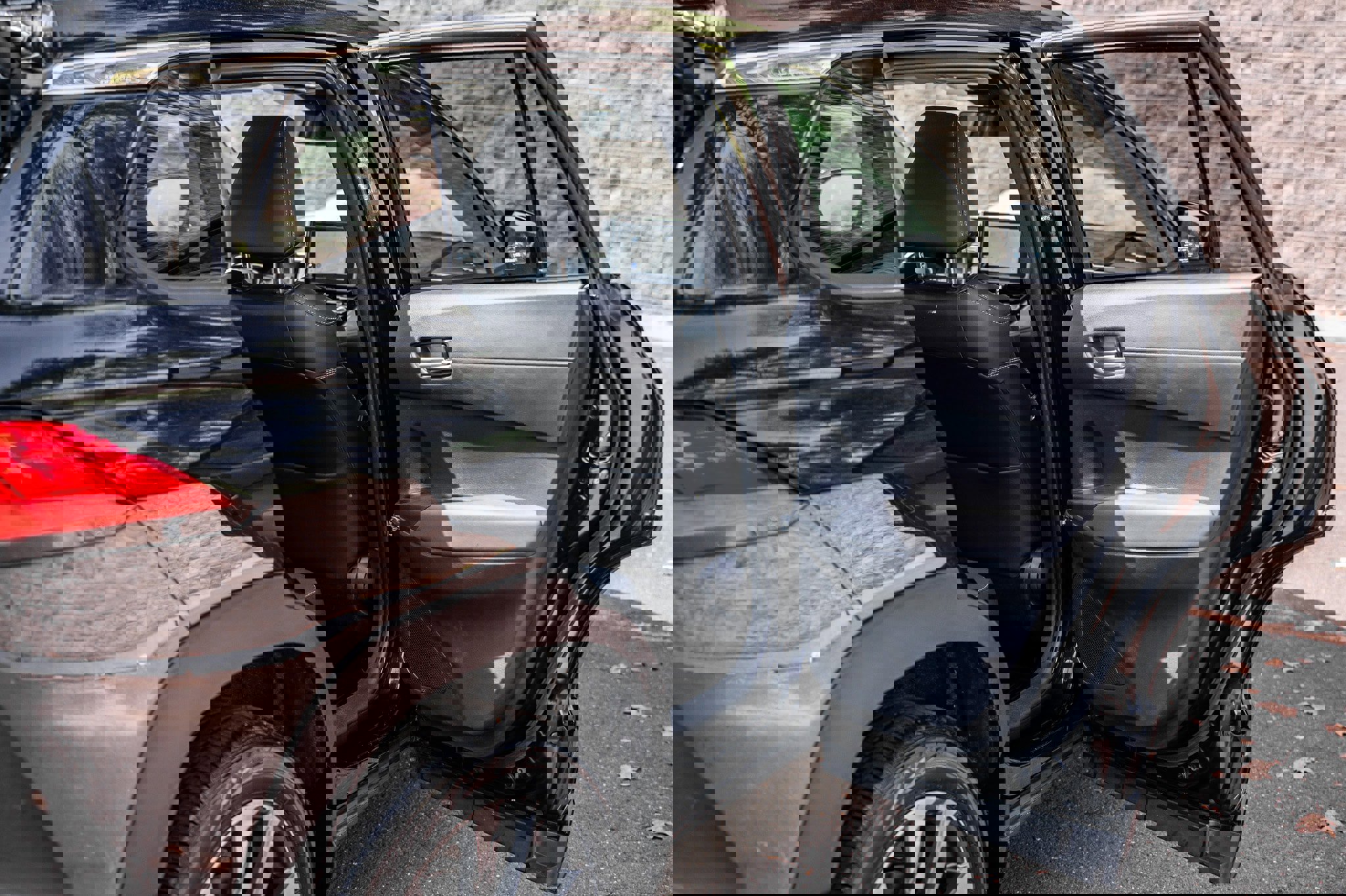 Used 2023 Toyota Corolla Cross XLE w/ Convenience Package image 17