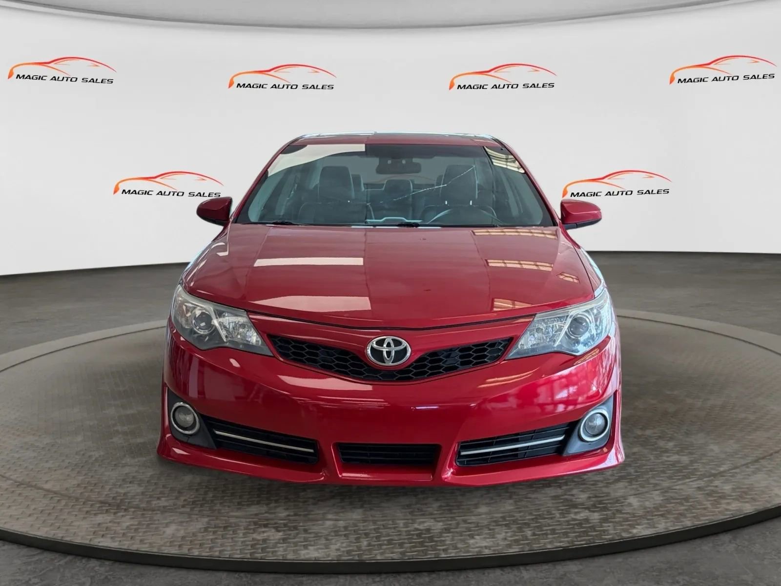 Used 2014 Toyota Camry SE FWD image 3