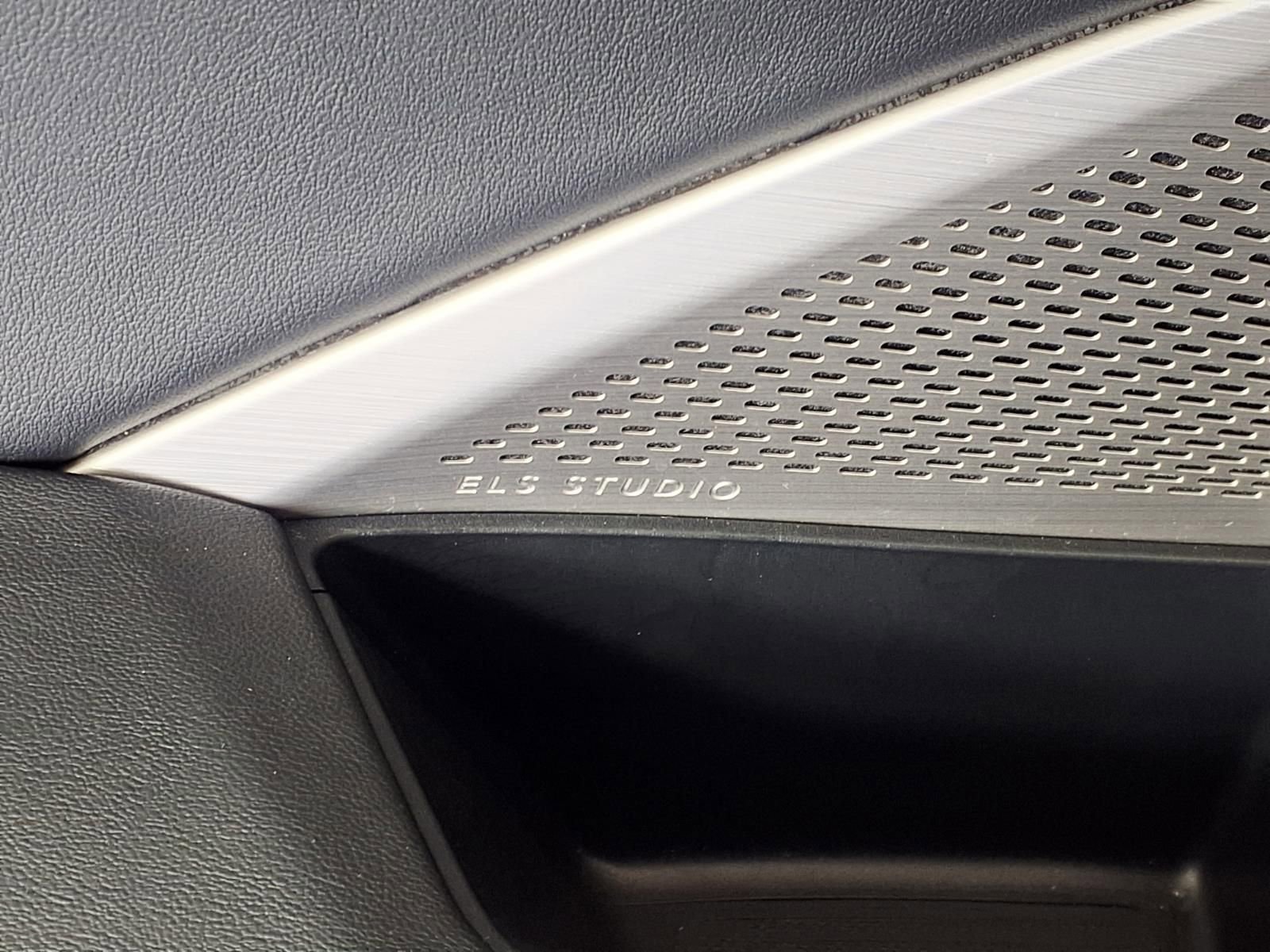 Used 2024 Acura MDX SH-AWD w/ Technology Package image 15