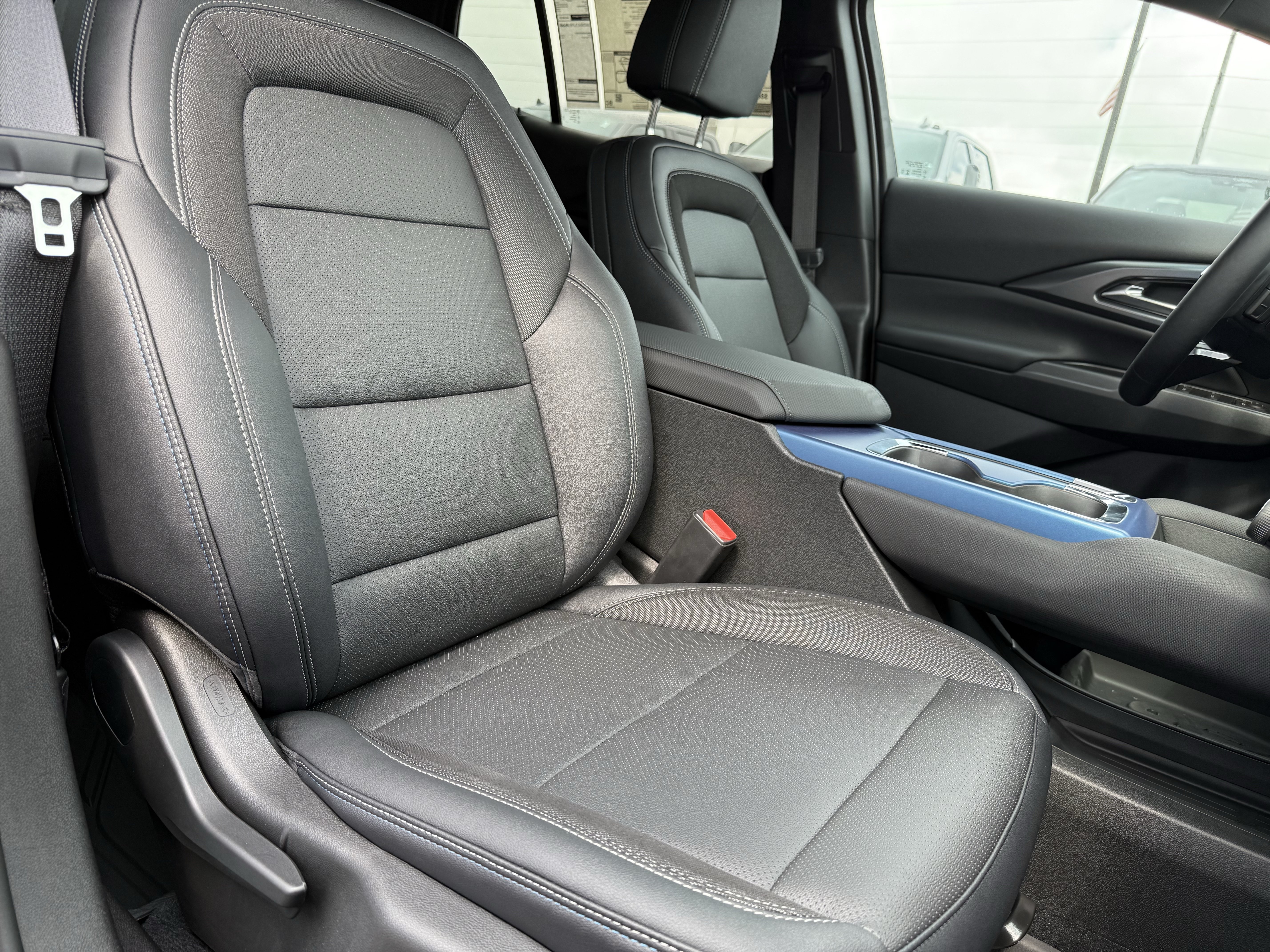 New 2026 Chevrolet Equinox EV LT FWD image 32