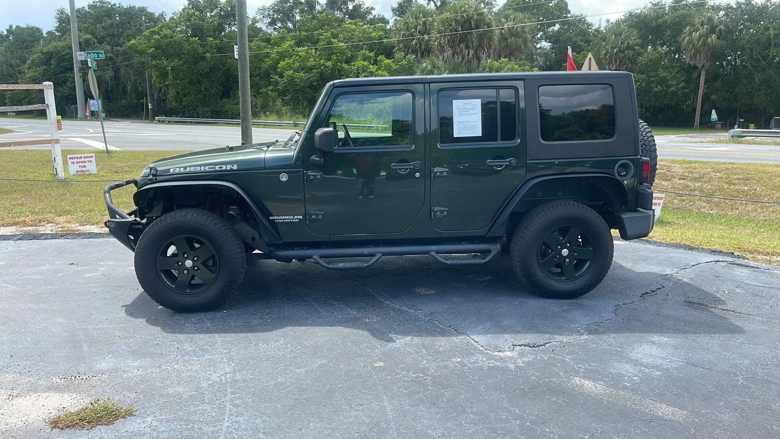 Used 2010 Jeep Wrangler Unlimited Rubicon w/ Dual Top Group AWD/4WD image 4