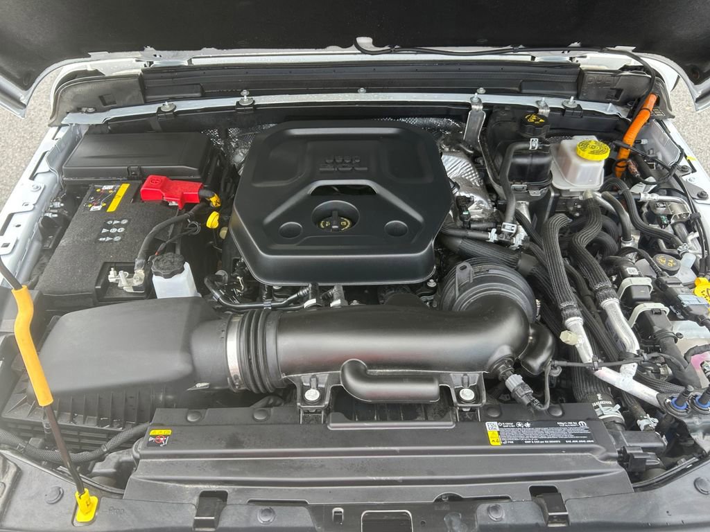 Used 2025 Jeep Wrangler Unlimited Sahara w/ Safety Group AWD/4WD image 20