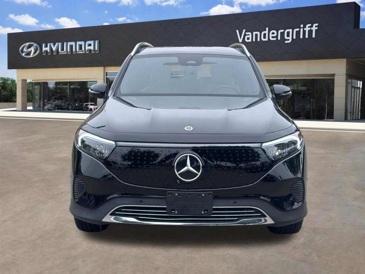 Used 2025 Mercedes-Benz EQB 250+ image 3