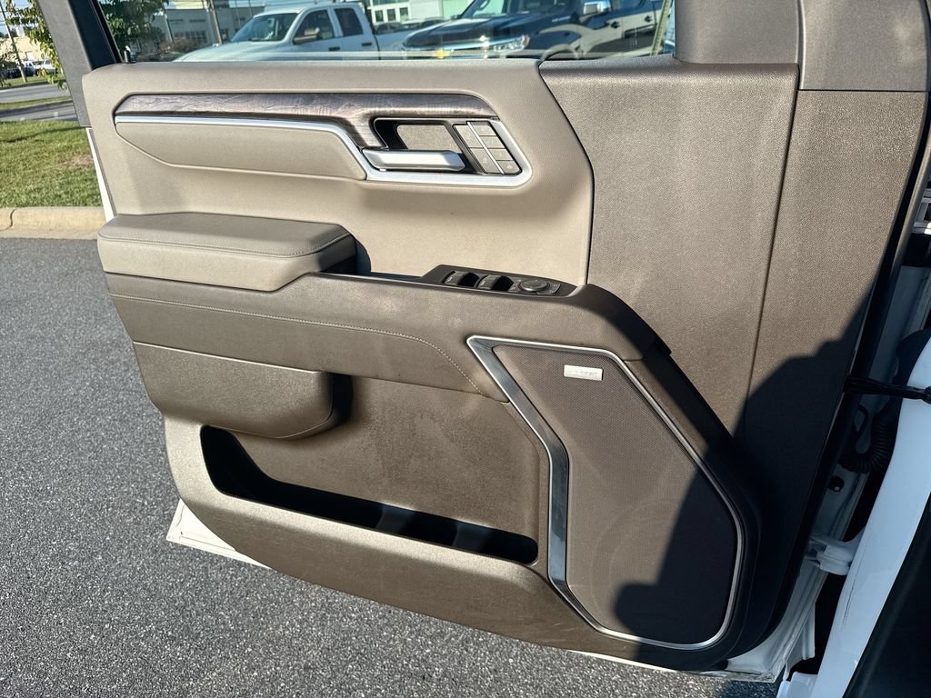 Used 2022 Chevrolet Silverado 1500 LTZ AWD/4WD image 18