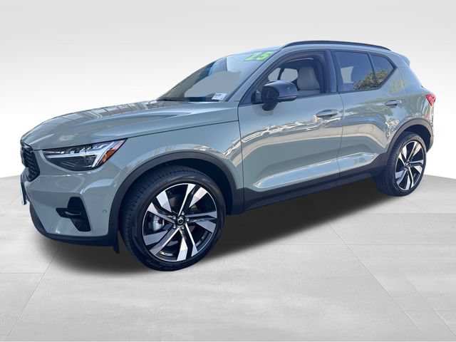 Used 2025 Volvo XC40 B5 Ultra w/ Climate Package AWD/4WD image 1