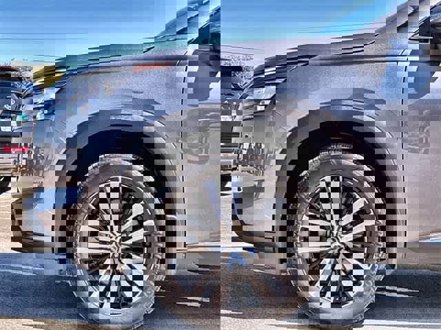 Used 2025 Nissan Pathfinder Platinum w/ Black Appearance Package image 14