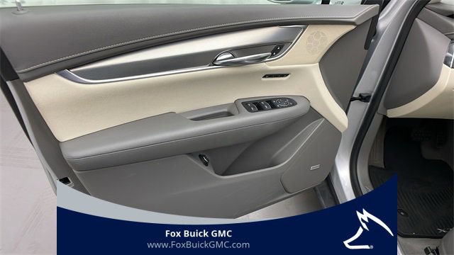 Used 2017 Cadillac XT5 Luxury w/ Driver Awareness Package image 8